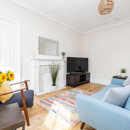 2 Bedroom Apartment On Peebles High Street Exterior foto