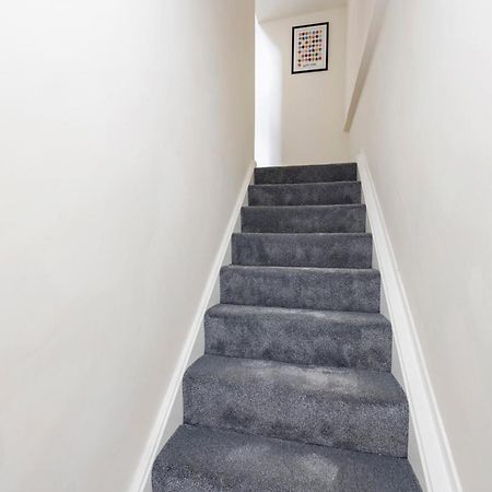 2 Bedroom Apartment On Peebles High Street Exterior foto