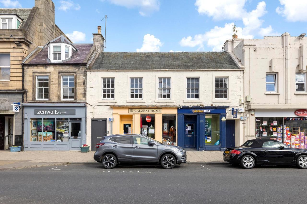 2 Bedroom Apartment On Peebles High Street Exterior foto
